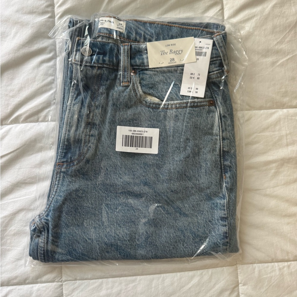 NEW! Abercrombie Low Rise Baggy Jeans- Medium with Raw Hem